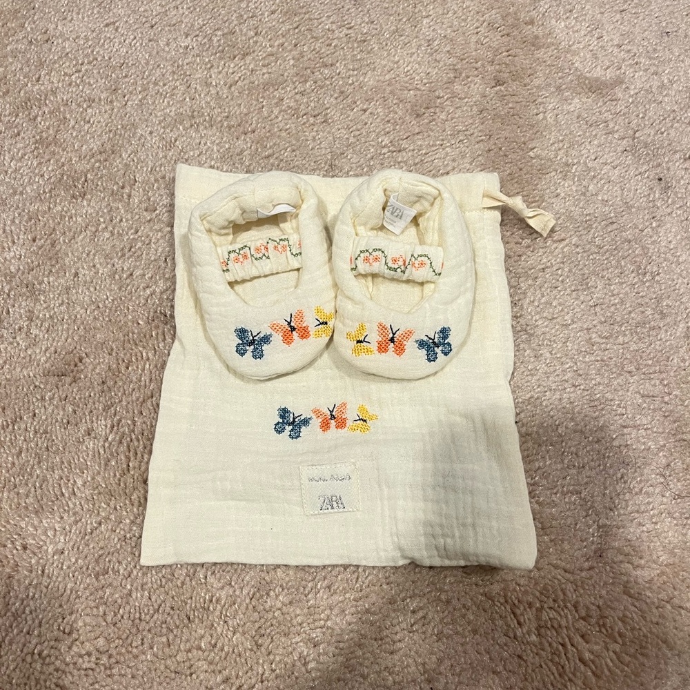 Zara baby shoes NWOT. From a smoke free home.